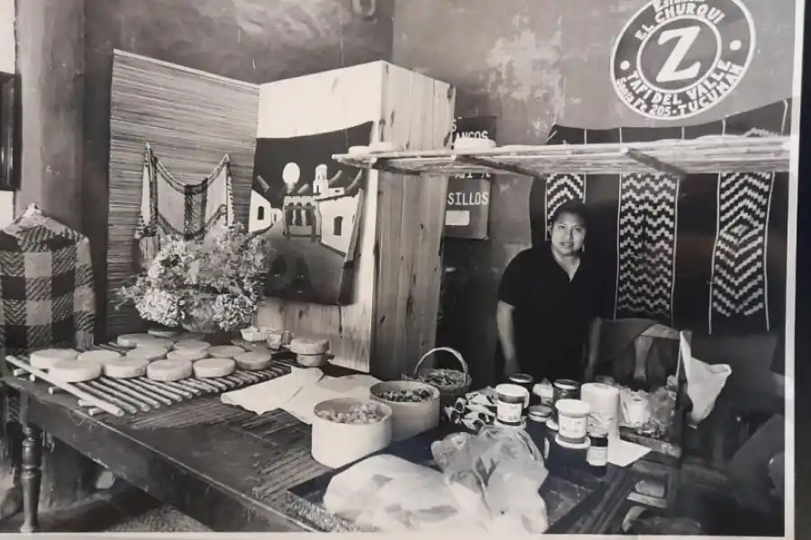 AÑOS PASADOS. En venta los quesos de la estancia de El Churqui. 