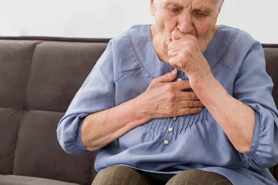 Los adultos mayores y los niños son más propensos a tener bronquitis.