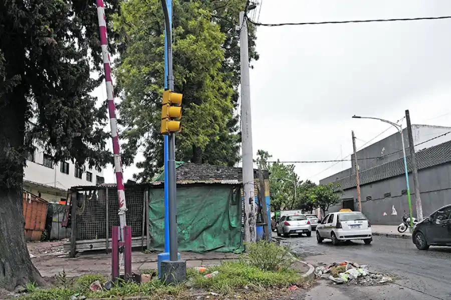 Avenida Sarmiento y Marco Avellaneda: el asentamiento que a nadie parece importarle