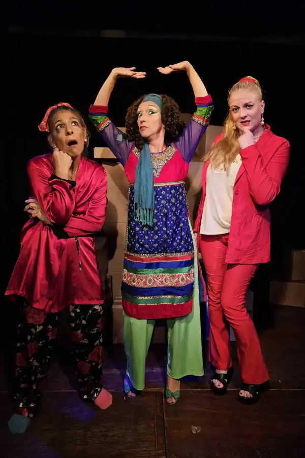 Video: “Estresadas”, una obra que une el estrés con la comedia