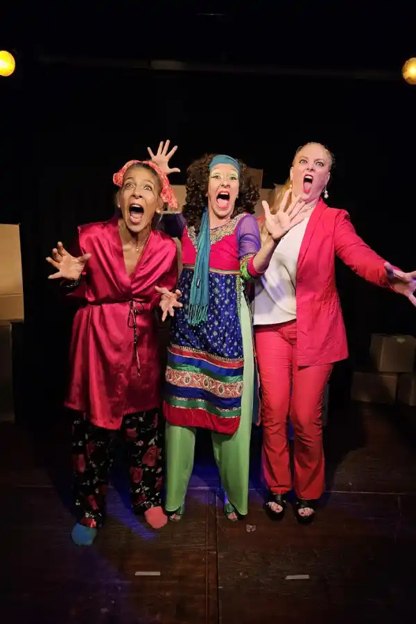 Video: “Estresadas”, una obra que une el estrés con la comedia