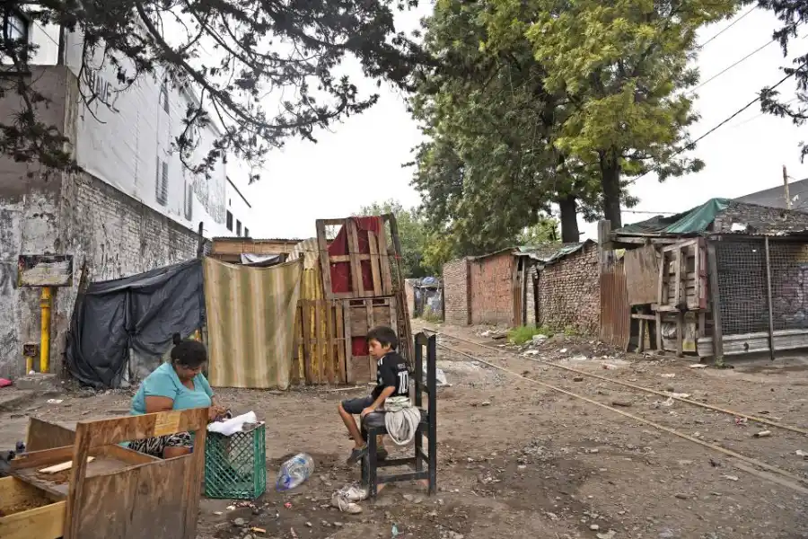 Avenida Sarmiento y Marco Avellaneda: el asentamiento que a nadie parece importarle