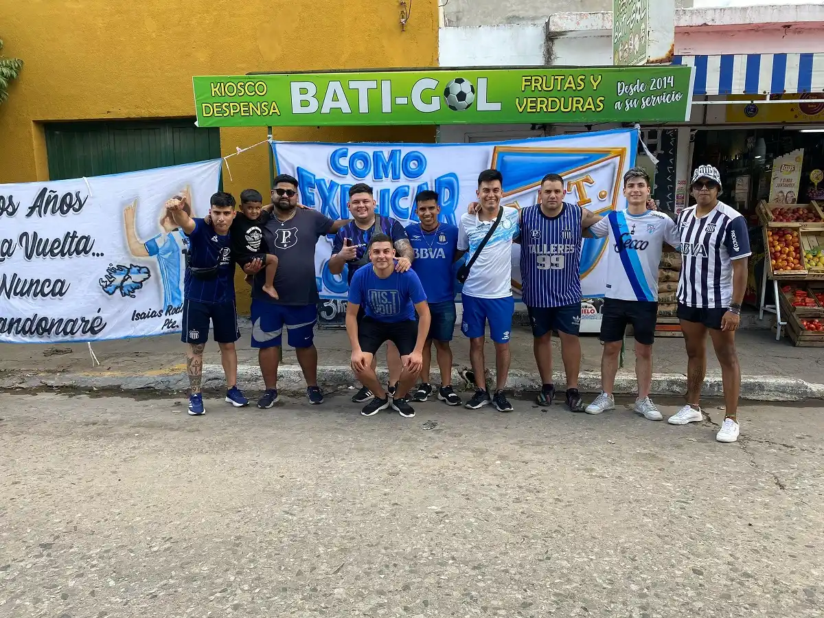 ´TODOS JUNTOS. Así se vivió la previa entre Talleres y Atlético Tucumán.