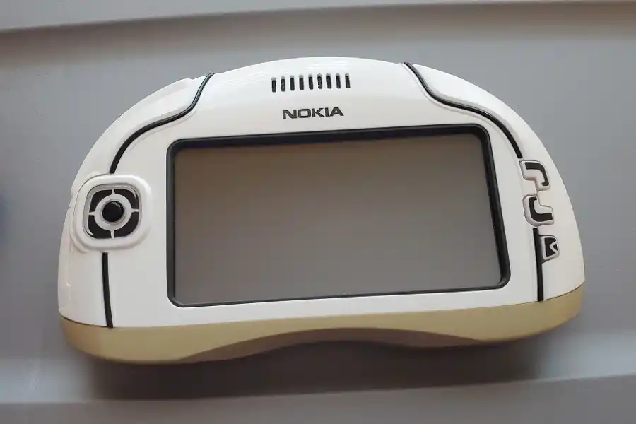 El Nokia 7700 salió a la venta en 2003 y fue cancelado en 2004