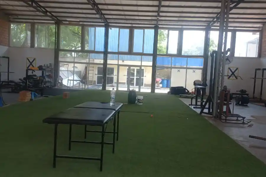 PERFECTAS CONDICIONES. Así quedó el vestuario de Lawn Tennis, tras la partida de Cobras XV.