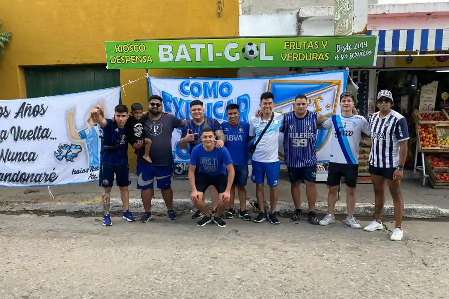 ´TODOS JUNTOS. Así se vivió la previa entre Talleres y Atlético Tucumán.