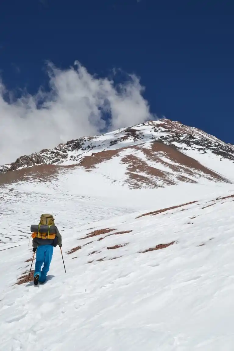 ALISTAMIENTO. Para realizar el viaje los montañistas se prepararon físicamente durante casi un año. Fotos Gentileza Corina Altamirano