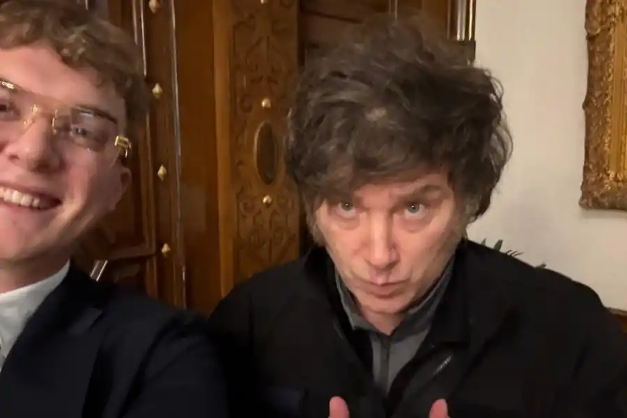 Javier Milei junto al misterioso empresario Hayden Mark Davis, en Casa Rosada. Foto captura redes. 