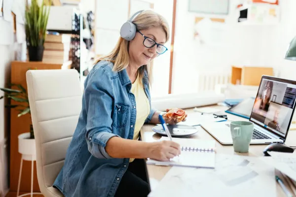 Empresas españolas buscan 7.450 empleados con teletrabajo, contrato indefinido y sueldos de hasta 45.000 euros