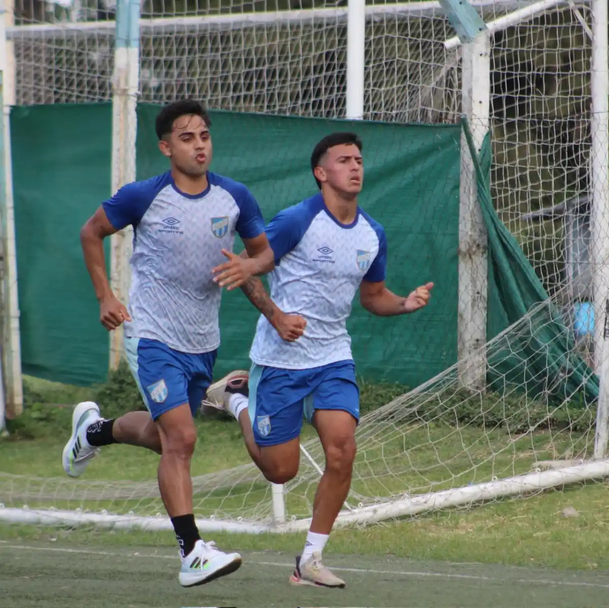 DEL CLUB. Rodrigo Granillo e Ignacio Cuello son dos de los futbolistas que firmaron su primer contrato para esta temporada.
