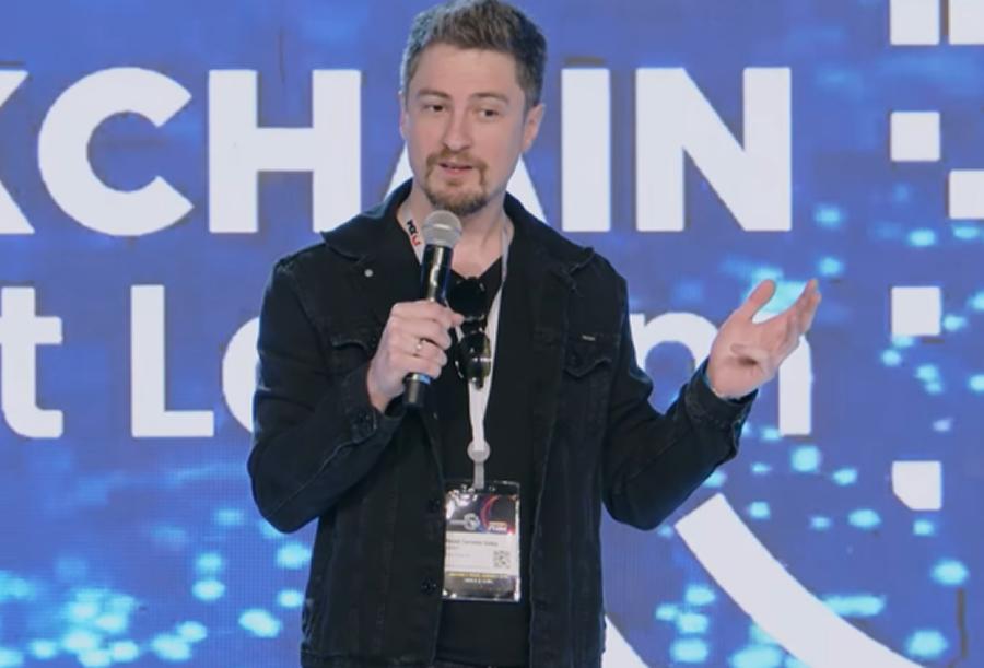EXPERTO EN BLOCKCHAIN. Terrones Godoy organizó el Tech Forum, en el que participó Milei, junto a Novelli. / INSTAGRAM @kmanus88