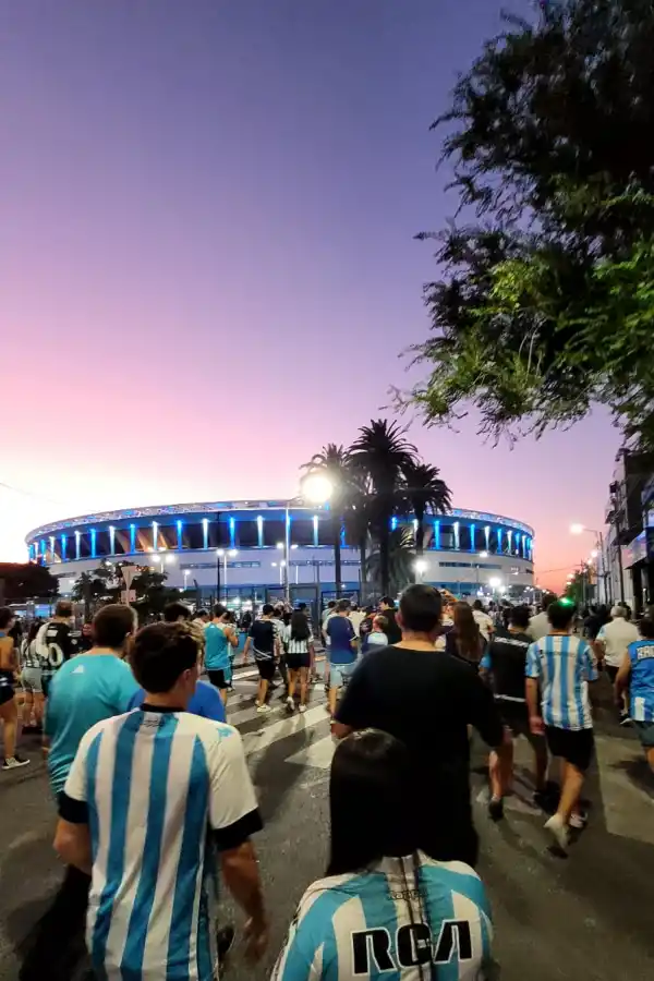 Así vive un tucumano la final de la Recopa Sudamericana