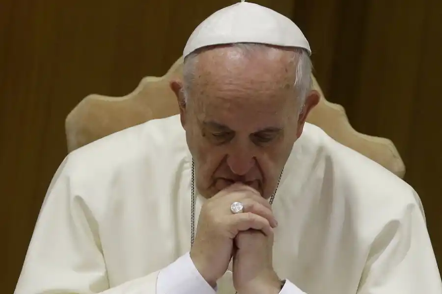 Esta es la oración que acompaña al papa Francisco en su internación