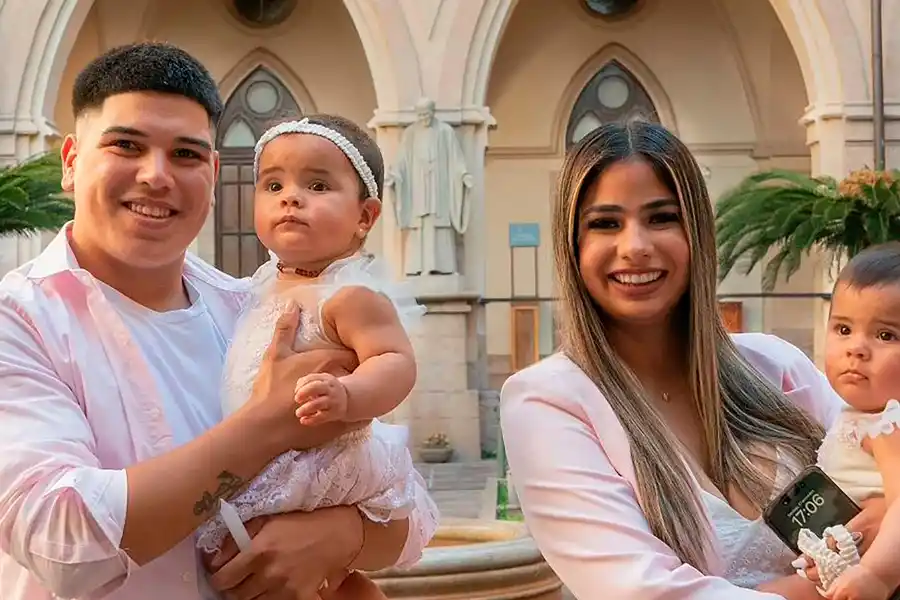 Este mes, las hijas de Daniela Celis cumplirán un año.