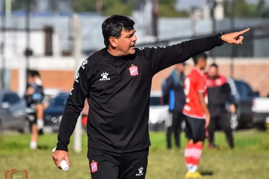 FORMADOR. Meija dirige las inferiores 