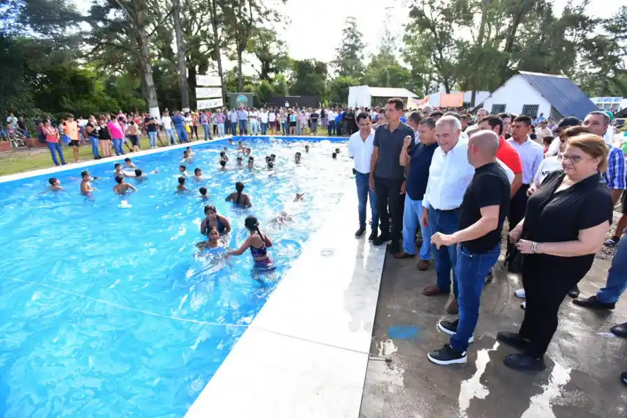 Jaldo inauguró obras en el complejo turístico de Capitán Cáceres