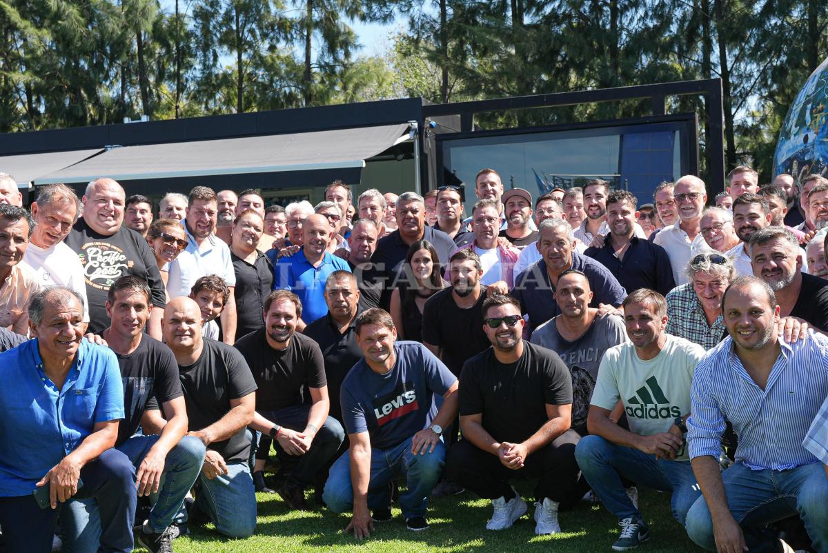 TODOS JUNTOS. Claudio 