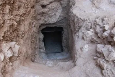 El hallazgo del siglo: descubrieron la primera tumba de un faraón egipcio después de Tutankamón