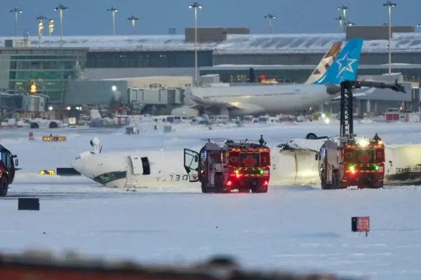 Cómo sobrevivir a un accidente aéreo: las claves para aumentar las posibilidades de salvarte