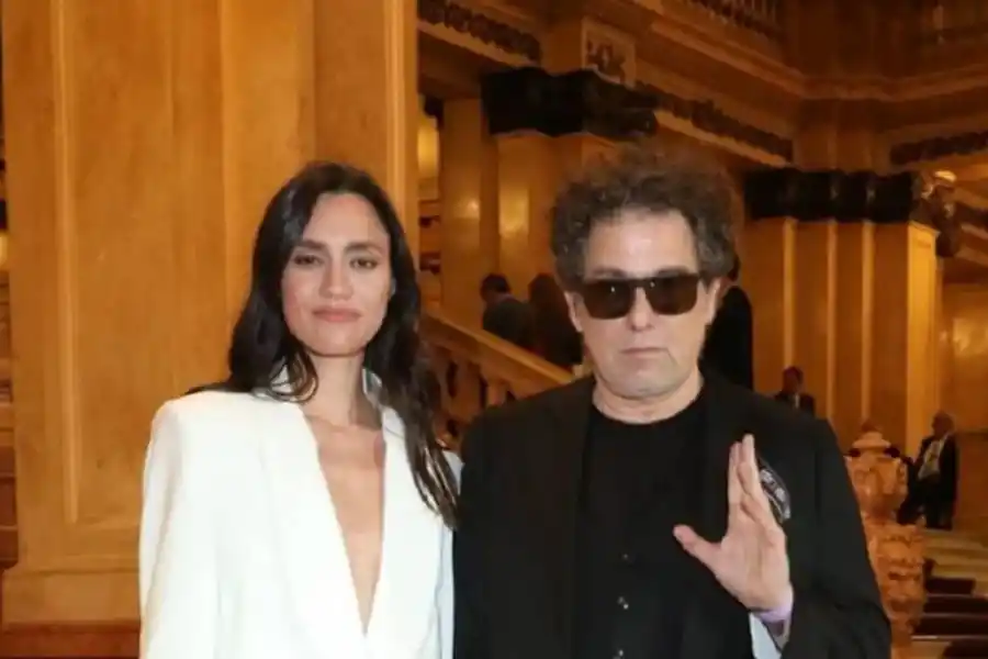 Interna y crisis en la familia de Calamaro a un mes de su casamiento