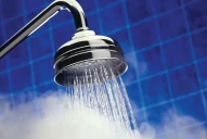 Los peligros de ducharse escuchando música: ¿por qué no deberías hacerlo nunca?