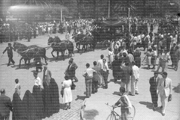 Recuerdos fotográficos: adiós al obispo