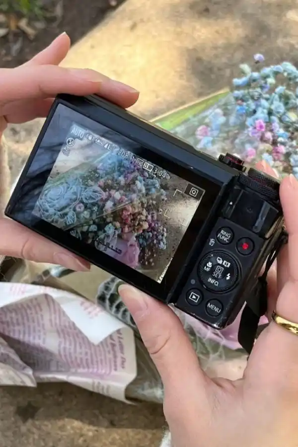 La tecnología desacelera: de las cámaras digitales retro a los celulares rotos