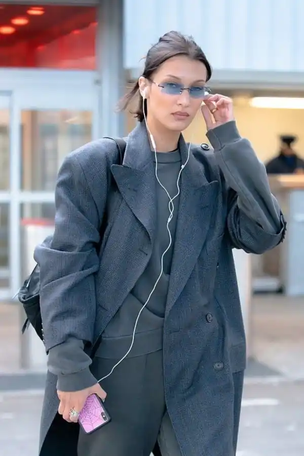 La tecnología desacelera: de las cámaras digitales retro a los celulares rotos