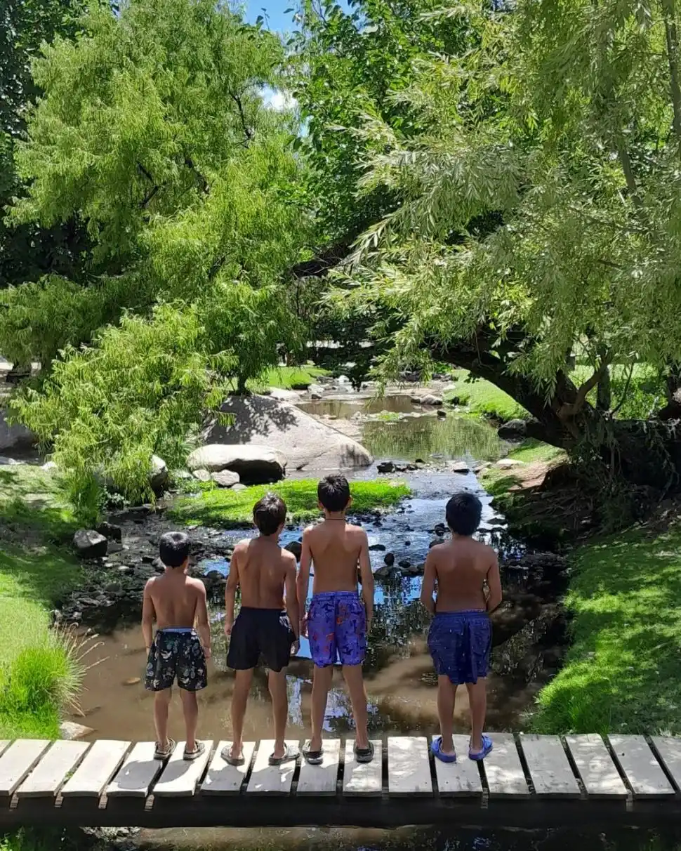 ELLOS. Los niños reciben atención y contención gracias al programa.