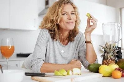 Cuáles son los alimentos que ayudan a regular las hormonas durante la menopausia