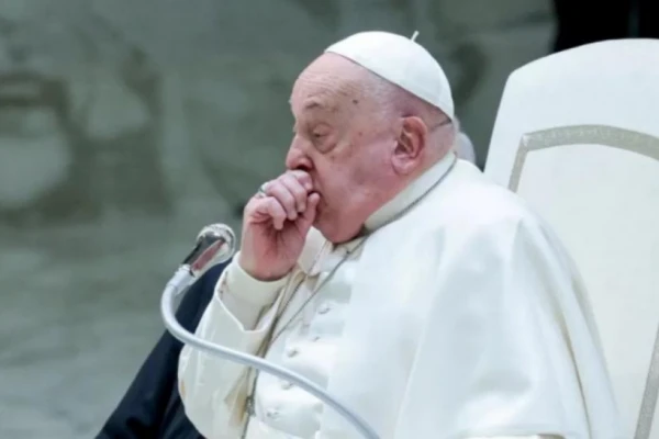 Preocupación mundial: la crisis asmática puso al papa Francisco en estado crítico