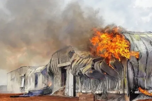 Corrientes: Se incendió un depósito de Playadito y se perdieron más de tres millones de kilos de yerba