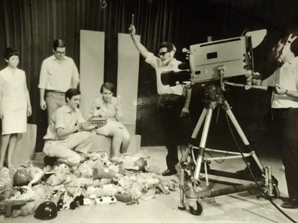 PARA EL PÚBLICO INFANTIL. “Perico”, con la conducción de “Pepe” Ávila.