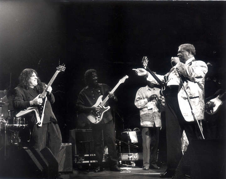CON B.B.KING. El rey del blues lo invitó a tocar en el Madison Square.