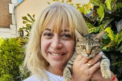 Les presento a Mora: Rossana Chahla adoptó una gatita y celebró la cifra histórica de 100 rescates en el municipio