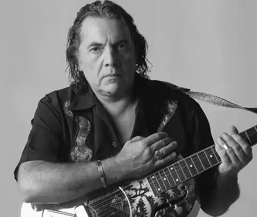 FRONTAL, DIRECTO. Nunca se privaba de decir lo que quería.