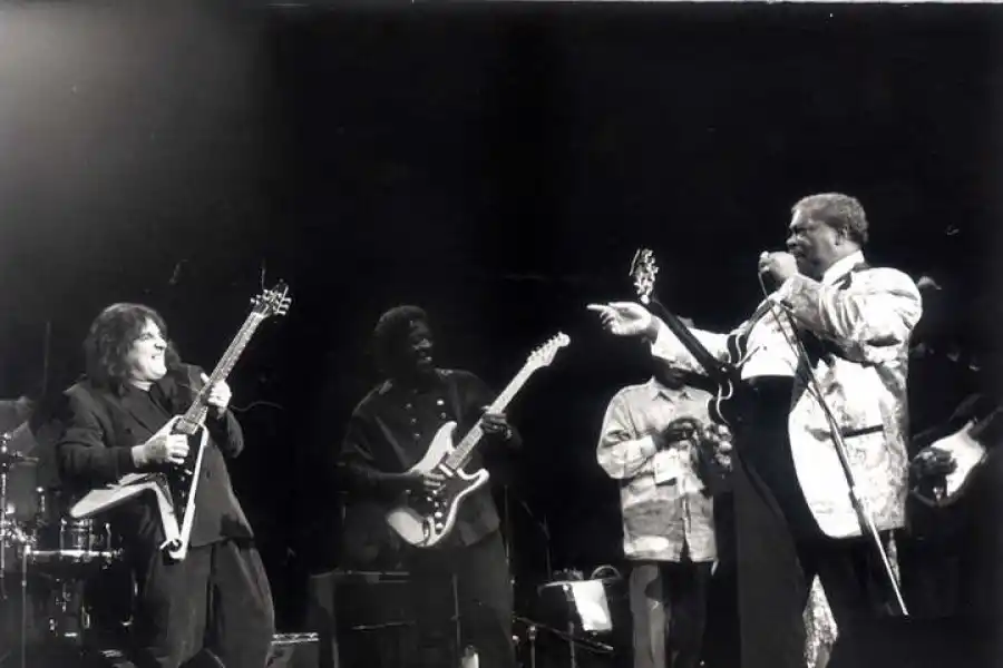 CON B.B.KING. El rey del blues lo invitó a tocar en el Madison Square.