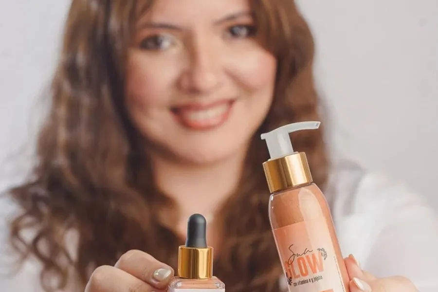 ESTRATEGIA EN REDES. Un producto que tuvo un lanzamiento reciente es el Kit Sun Glow. / INSTAGRAM @farmaciasancristobal