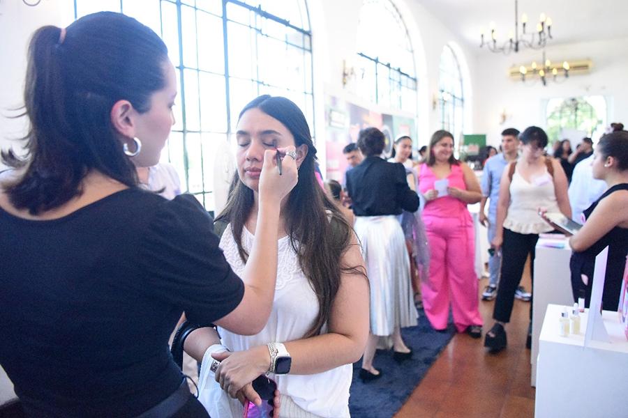 TESTEO DE PRODUCTOS. En Creafest, Skin Up, marca de dermocosmética, estuvo presente. / LA GACETA, ANALÍA JARAMILLO