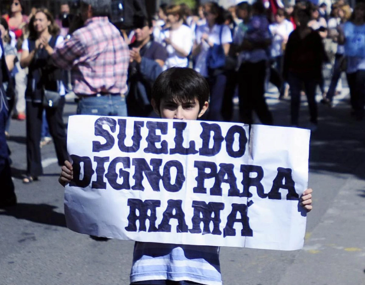 MOVILIZACIÓN. Los docentes tucumanos reconocen que la posibilidad de un paro no está descartada. 