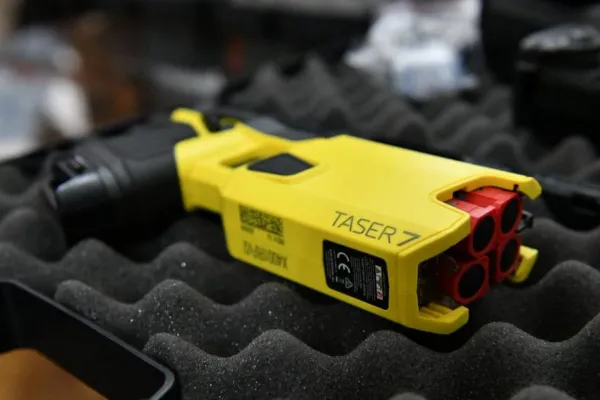 Los policías tucumanos utilizarán las pistolas Taser 7 en zonas urbanas