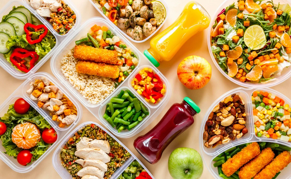 Esta tendencia de planear y preparar comidas para evitar cocinar en cada momento del día ayuda a organizar el día y mantener una dieta más equilibrada.