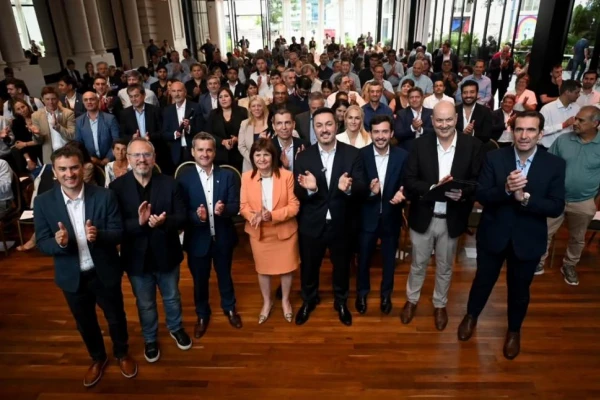 Los “radicales con peluca” se acercan a Milei y gestan un espacio liberal