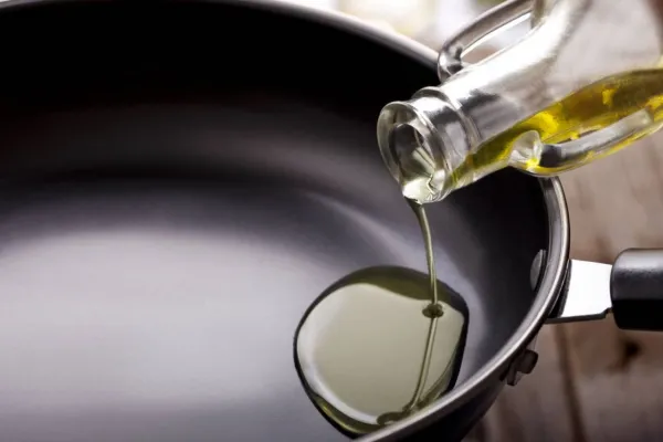 Ni de oliva ni de girasol: el aceite que refuerza las neuronas y protege el corazón