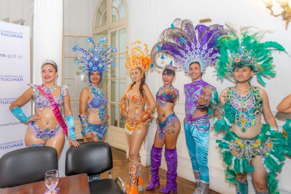 Los corsos de Famaillá traen noches de fiesta