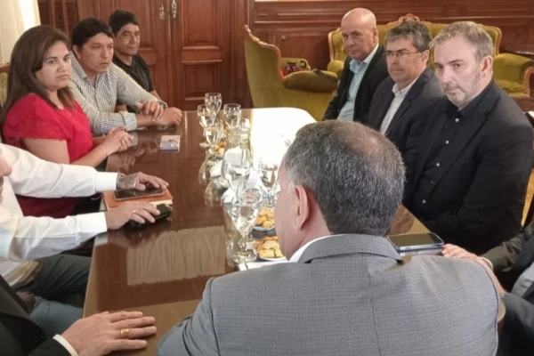 En las paritarias, los gremios revisan con recelo la propuesta del Gobierno