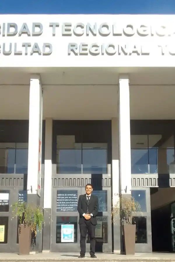 EN LA SEDE DE LA UTN. Nicolás Medina, quien desarrolló la app para su tesis.