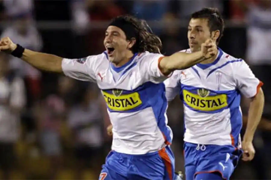 FESTEJO DE GOL. Morales estuvo a dos goles de convertirse en el goleador de la Copa Libertadores 2010