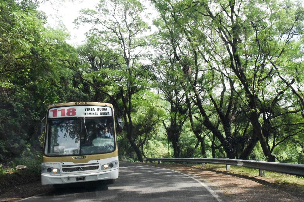 CAMINO ESTRECHO. La velocidad es reducida por precaución.