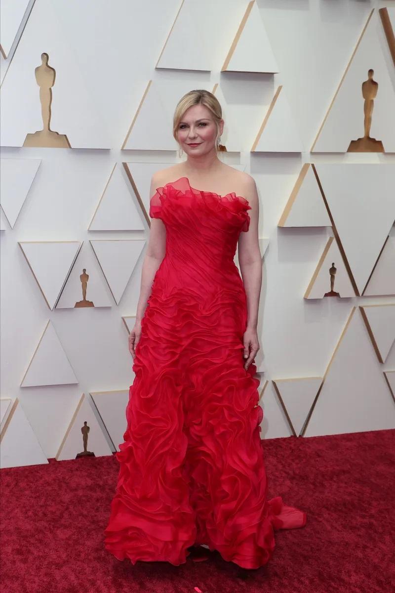 2022: Kristen Dunst en un Christian Lacroix de Otoño-Invierno 2002